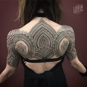 tatuaje_espalda_ornamental_geometria_Logia_Barcelona_Willian_Spindola